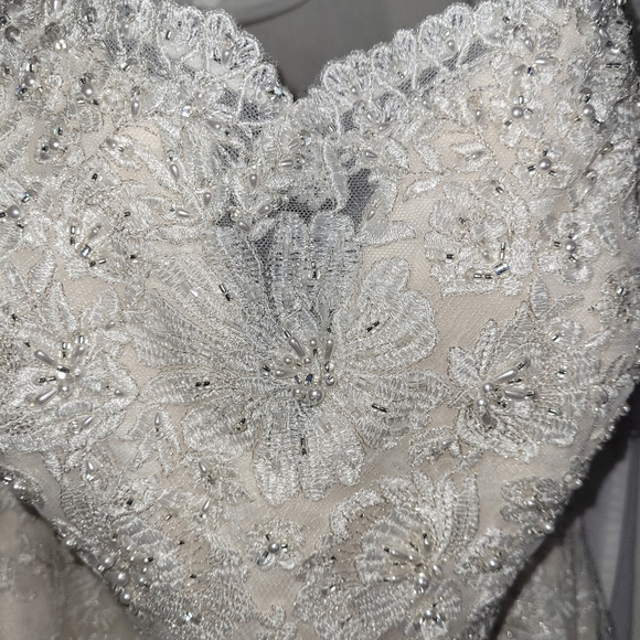 NWT - David's Bridal Corset Beaded Wedding Gown - Picture 2 of 9